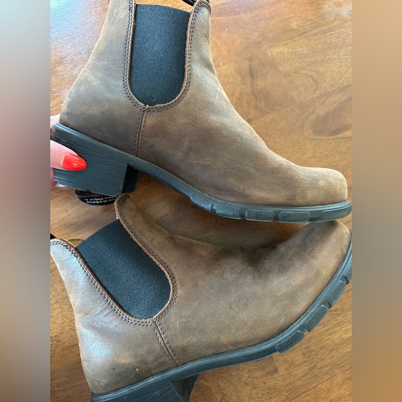 Blundstone Heeled Brown Leather Chelsea Boots - Picture 6 of 8